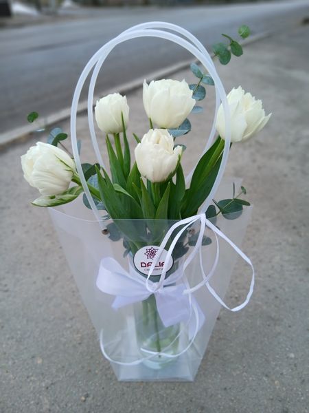 Композиція із піоноподібних тюльпанів «Білий шовк» 39748 фото Композиція із піоноподібних тюльпанів «Білий шовк» 39748 фото