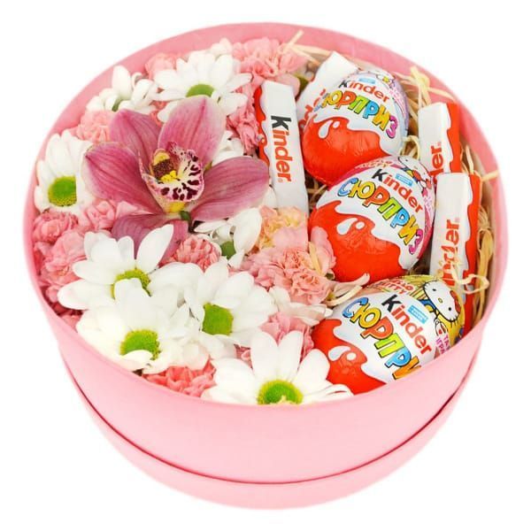 Коробка з квітами та kinder 7688 фото Коробка з квітами та kinder 7688 фото
